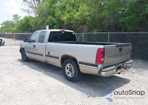 2003 Chevrolet Silverado 1500 из США, поврежденный, VIN 1GCEC19VX3E144938